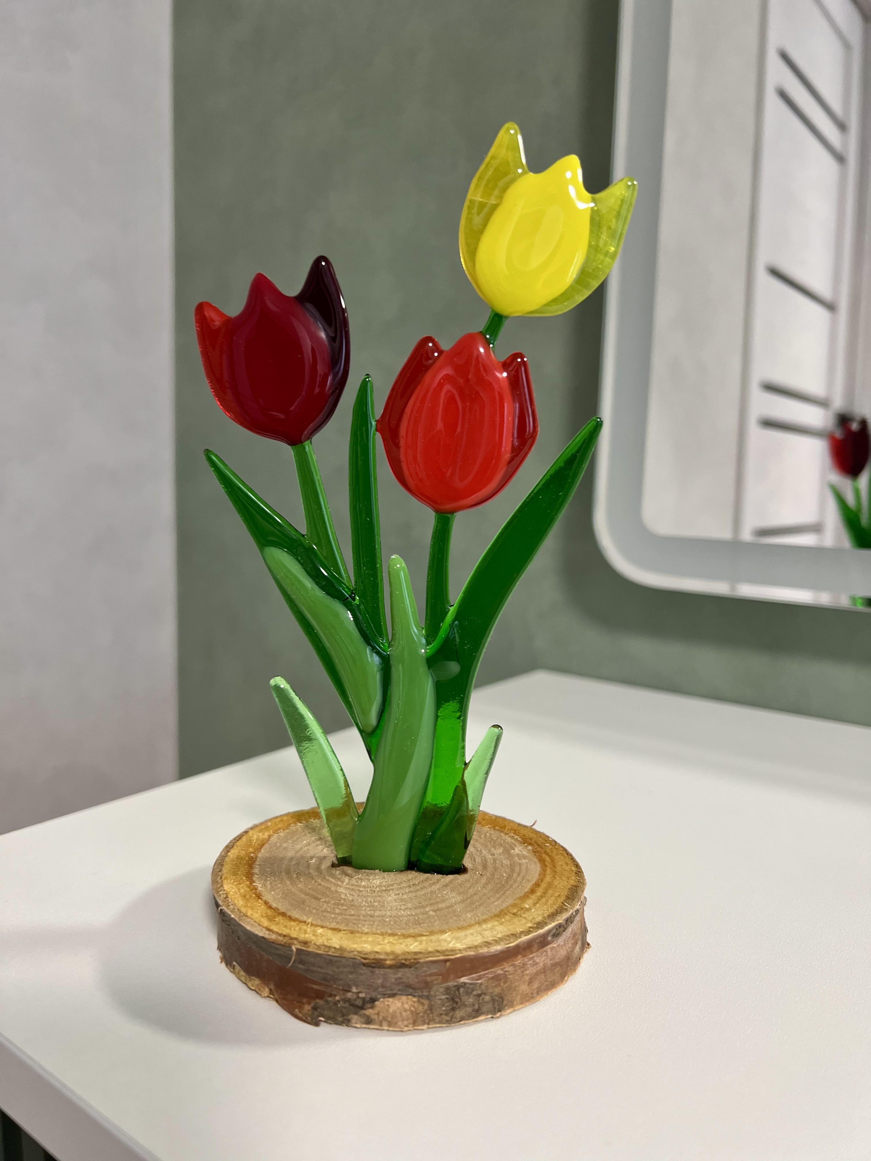 Тюльпаны на подставке