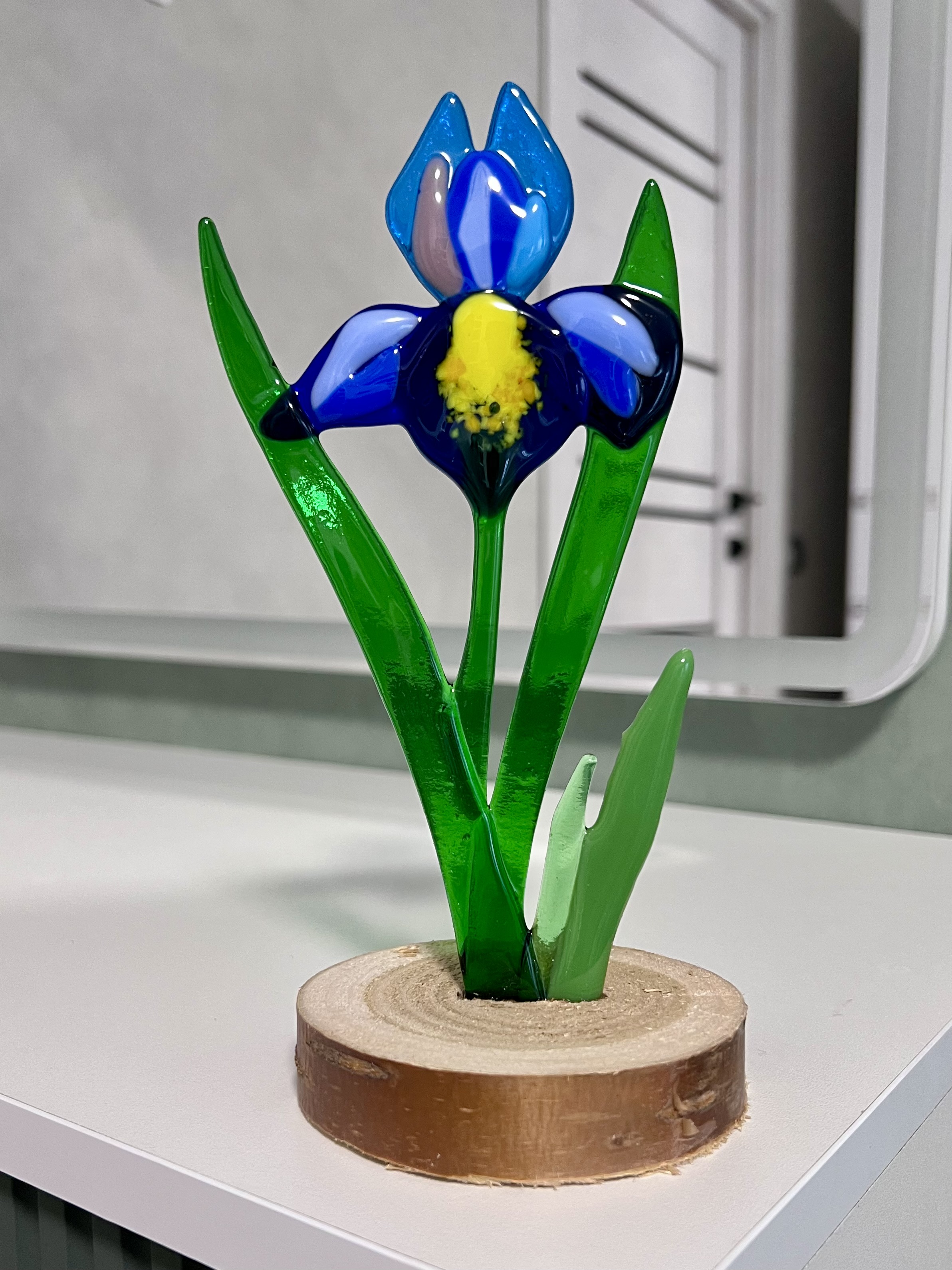 Ирис на подставке